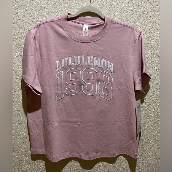 NWT lululemon Relaxed Fit Cotton Jersey T-Shirt Graphic Pink Haze Size 8 - Picture 8 of 11
